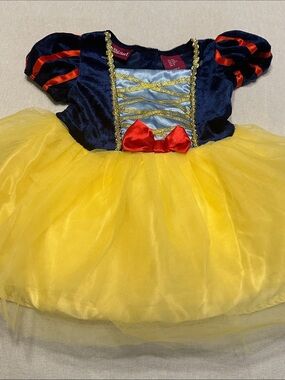 Classic Princess Snow White Costume Dress NWOT